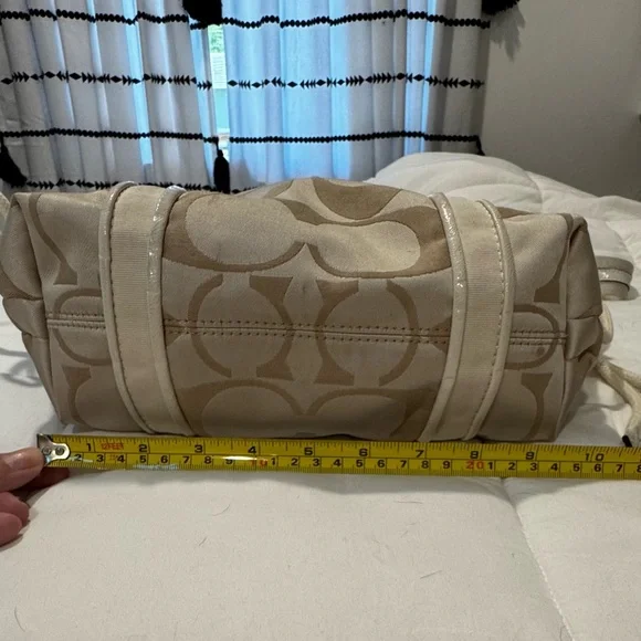 Coach Bucket Style Signature logo with Heart Accents - Picture 9 of 15